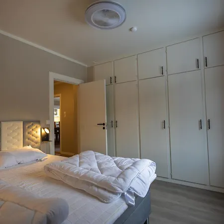 Spacious - Center Apartment Stryn